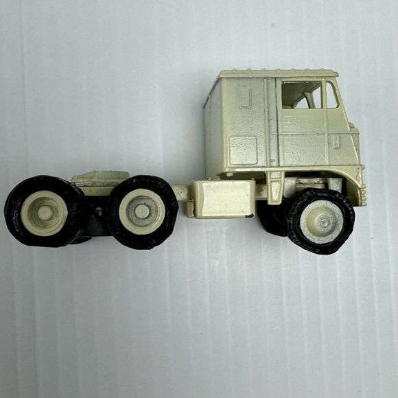 Truck Stops Of America TA Tractor Trailer 1:64 Truck White Winross Rochester NY - Picture 9 of 15